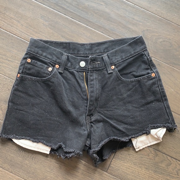Vintage black levi shorts - Picture 1 of 5